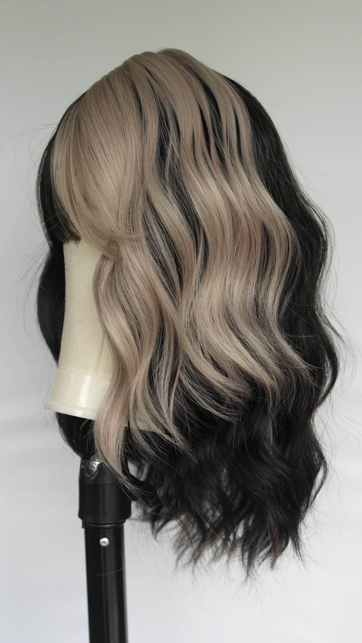 NZ Wigs Midnight Black with Silver Grey Color blocking. 

Shaggy 90s cut
