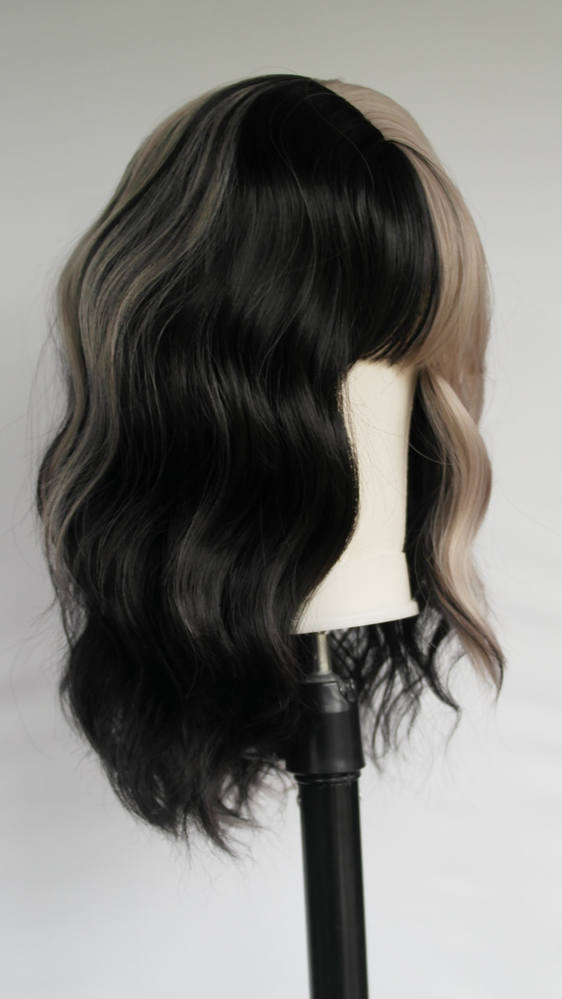 Nz wigs afterpay online Midnight Black with Silver Grey Color blocking. 

Shaggy 90s cut

 